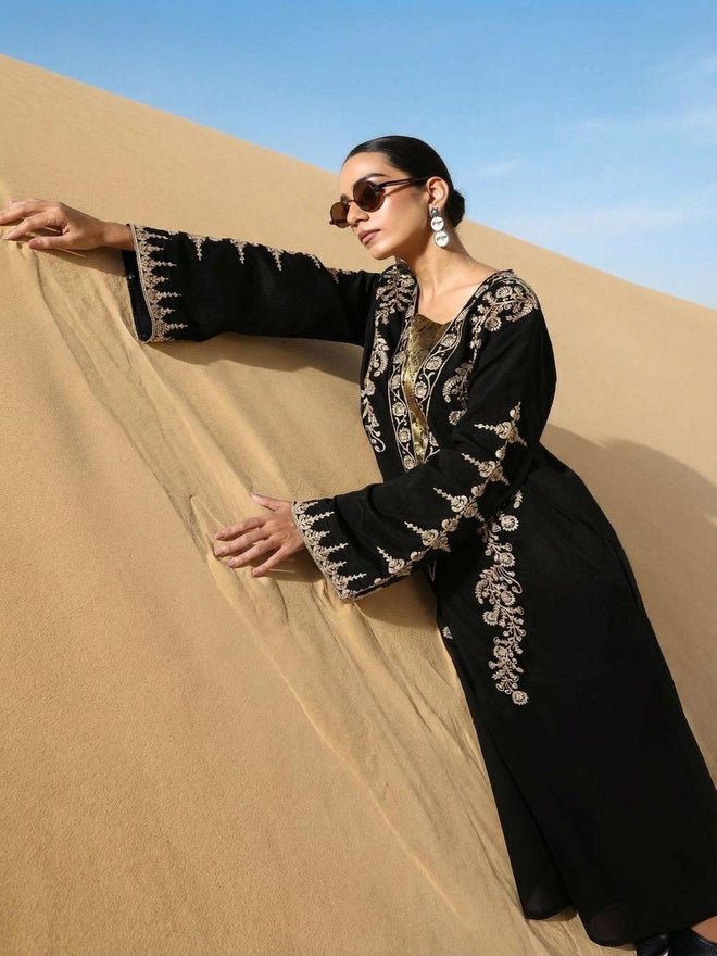 ISHIN Black Relaxed Embroidered Abaya - Image 2